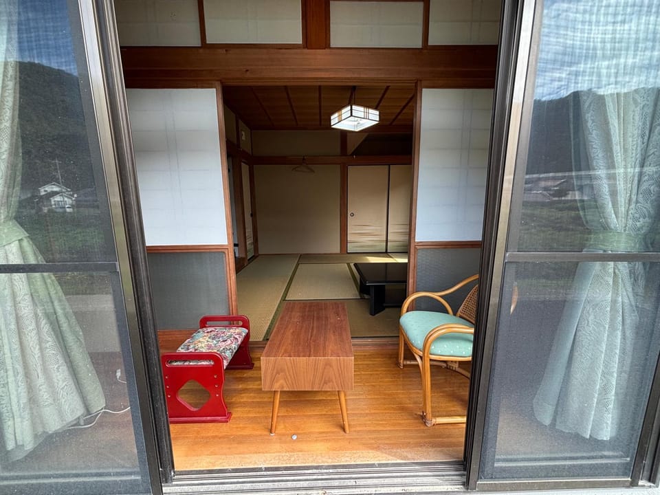 Seating area, Bedroom, Guests