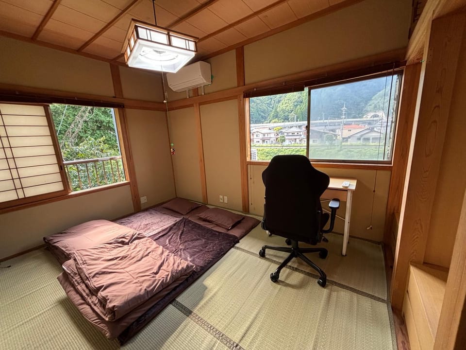Bed, Natural landscape, Photo of the whole room, Seating area, Bedroom, Mountain view, River view, internet