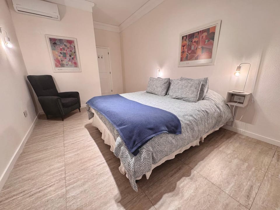 Bed, TV and multimedia, Photo of the whole room, Bedroom, air conditioner