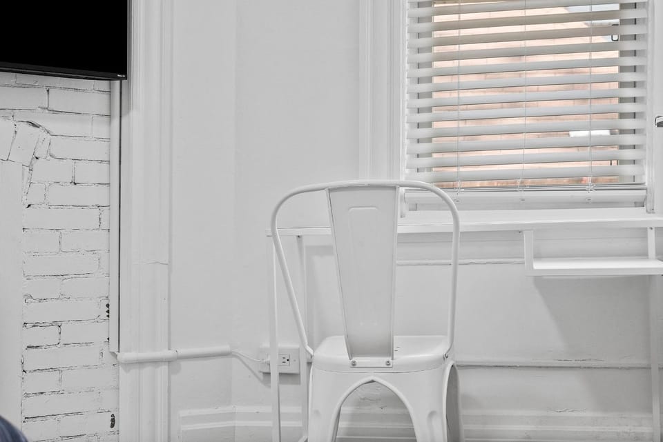 Pittsburgh Shadyside 3B Modern and Cozy Private Bedroom with Shared Bathroom Vacation rental in Shadyside