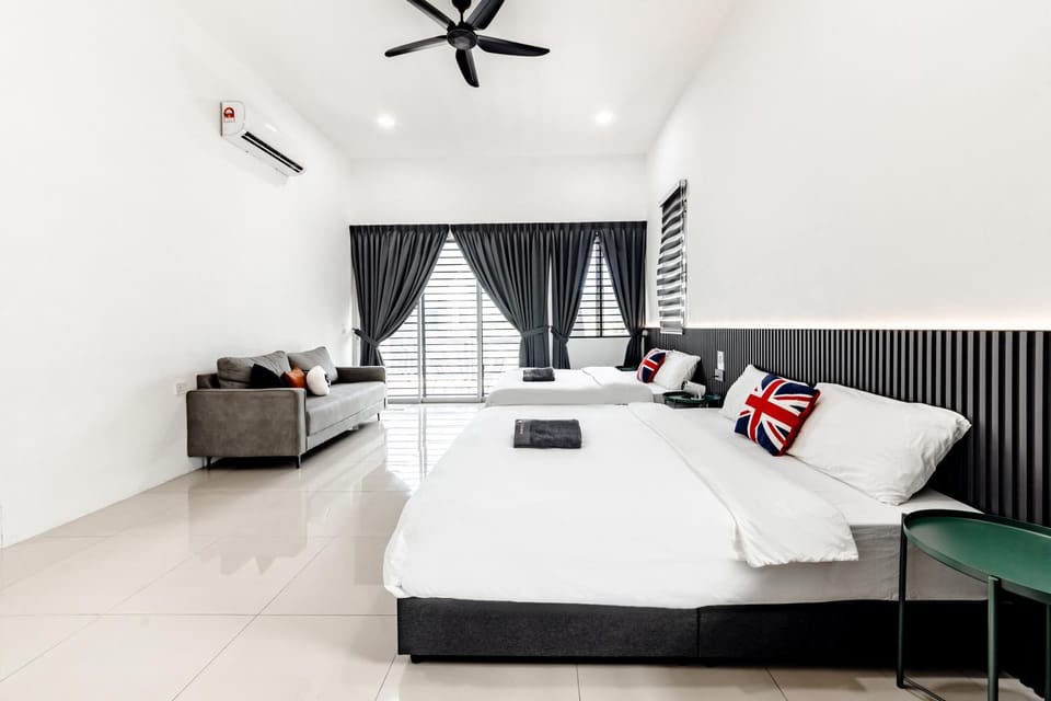 Bed, Photo of the whole room, Bedroom