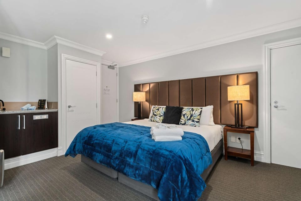 Lakefront Central Studio walk to town Apartment in Queenstown