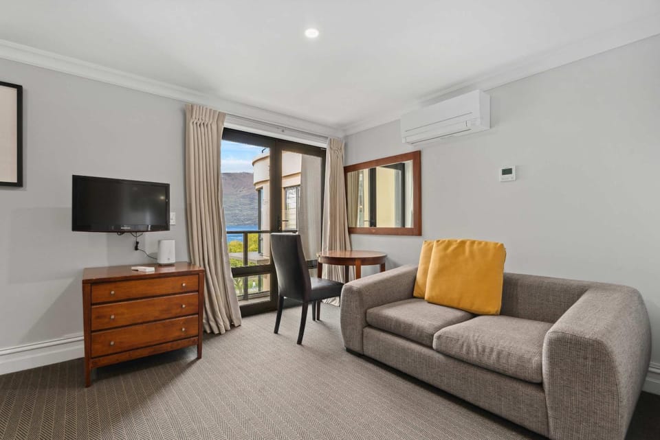 Lakefront Central Studio walk to town Apartment in Queenstown
