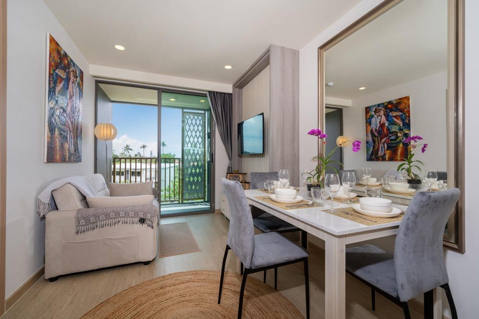 Living room, Dining area