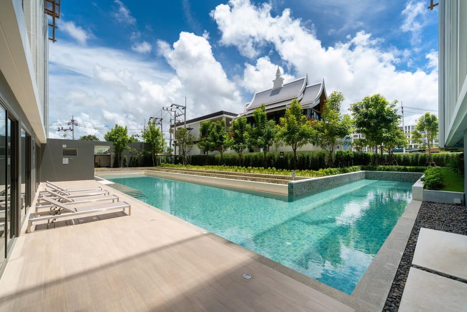 Property building, Pool view, Swimming pool, sunbed
