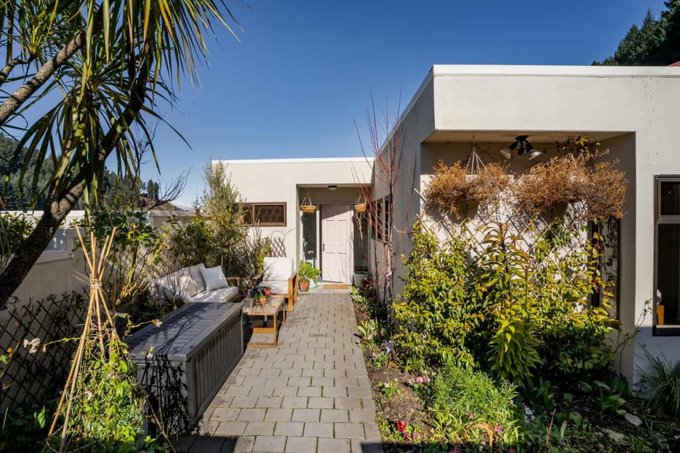 Kiely Lane Lodge Family-Friendly Queenstown Stay House in Queenstown