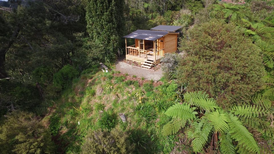 Fantail Point - secluded cabin with stunning views Cabin in Bay Of Plenty