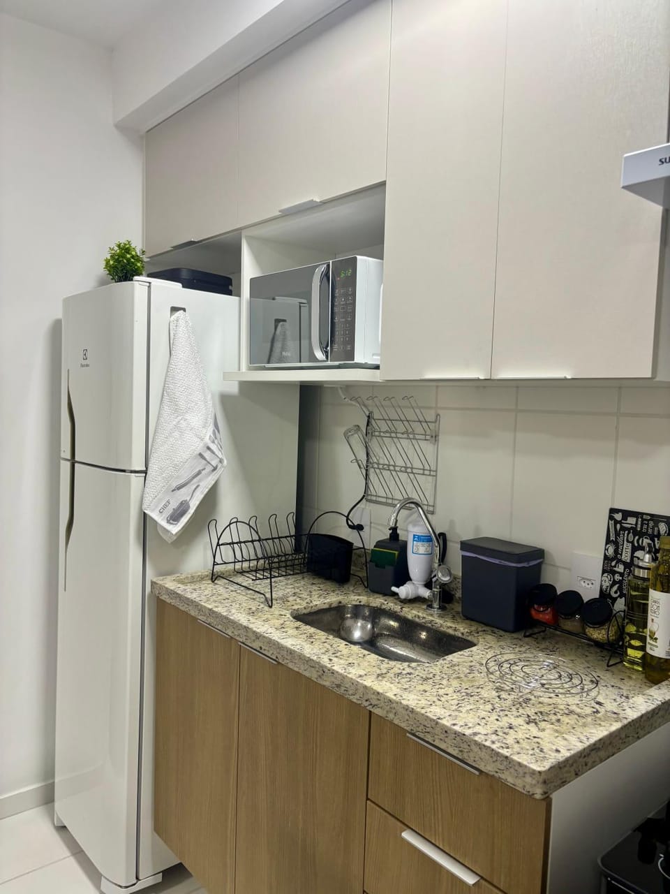 Coffee/tea facilities, Kitchen or kitchenette, oven, stove, toaster