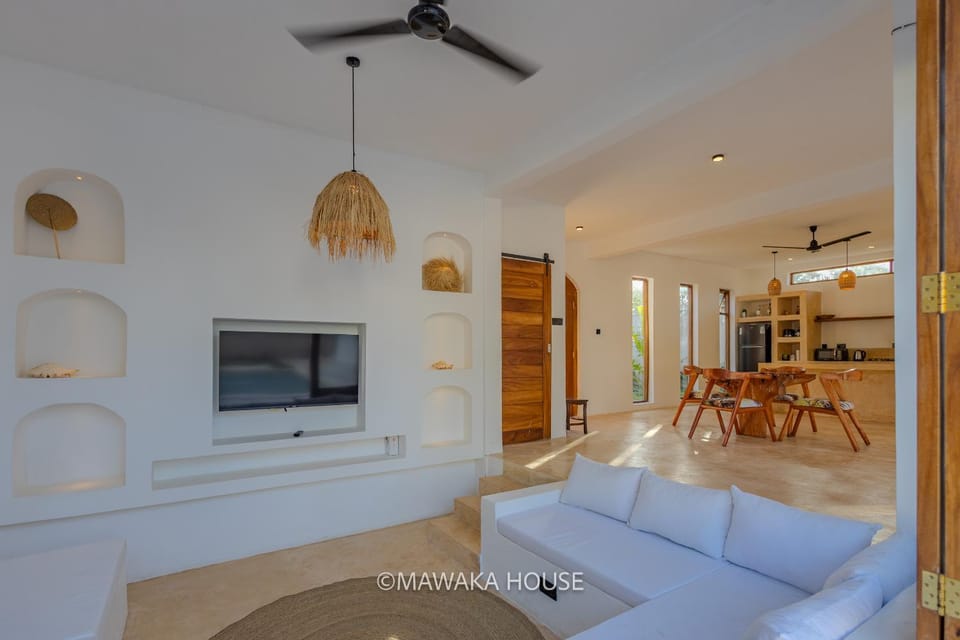Communal lounge/ TV room, TV and multimedia, Kitchen or kitchenette, Living room, Seating area, Dining area, Evening entertainment