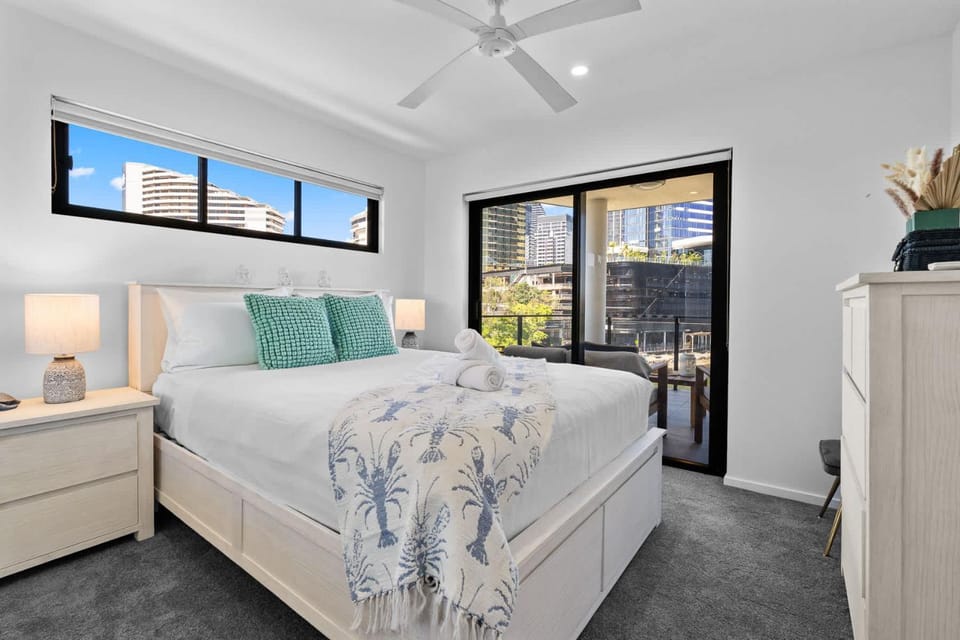 Broadbeach Waterside 2BR Luxury Apt Apartment in Gold Coast