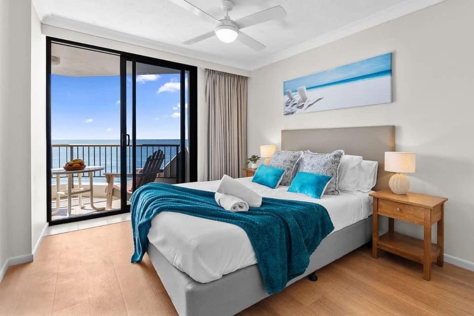 Sky High 2BR Ocean view Retreat Apartment in Surfers Paradise