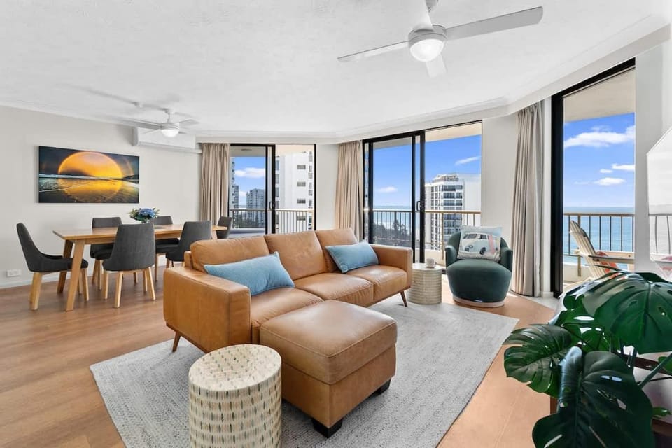 Sky High 2BR Ocean view Retreat Apartment in Surfers Paradise