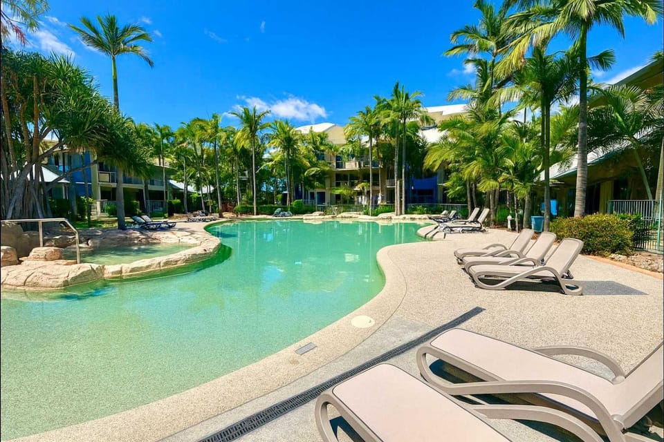 4BR Villa with Pool at Diamond Beach House in Mermaid Beach