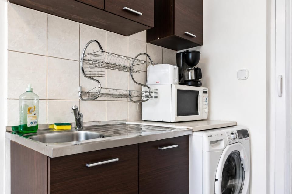 Kitchen or kitchenette, oven, stove, toaster, washing machine