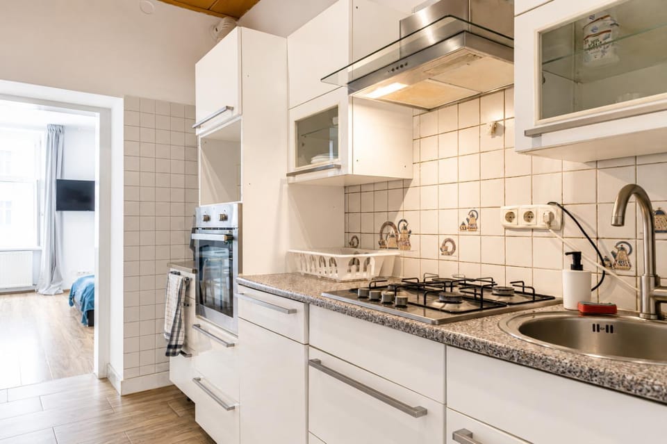 Coffee/tea facilities, Kitchen or kitchenette, oven, stove, toaster