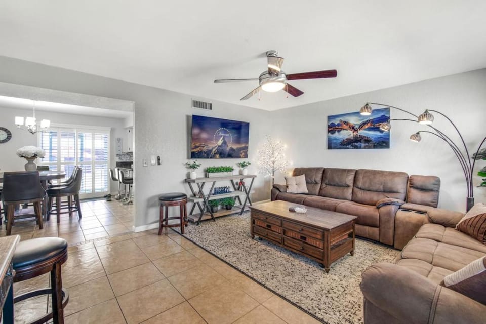 Serene Stay | War Eagle | Pool | Games | FamilyFun House in Lake Havasu City