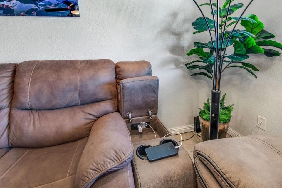 Serene Stay | War Eagle | Pool | Games | FamilyFun House in Lake Havasu City
