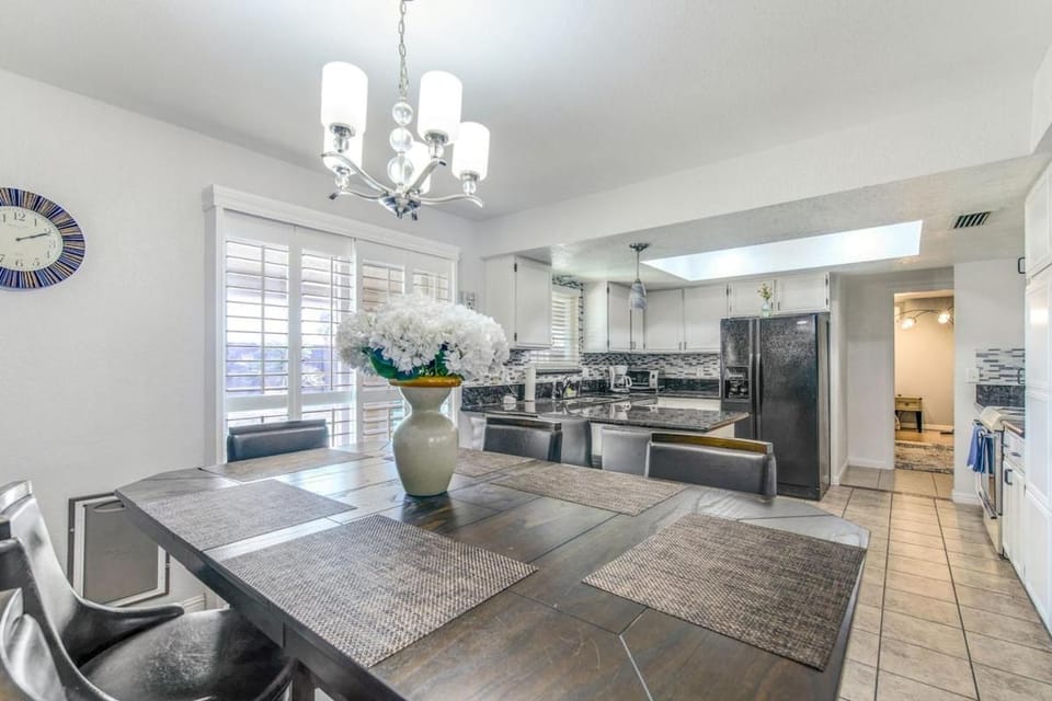 Serene Stay | War Eagle | Pool | Games | FamilyFun House in Lake Havasu City