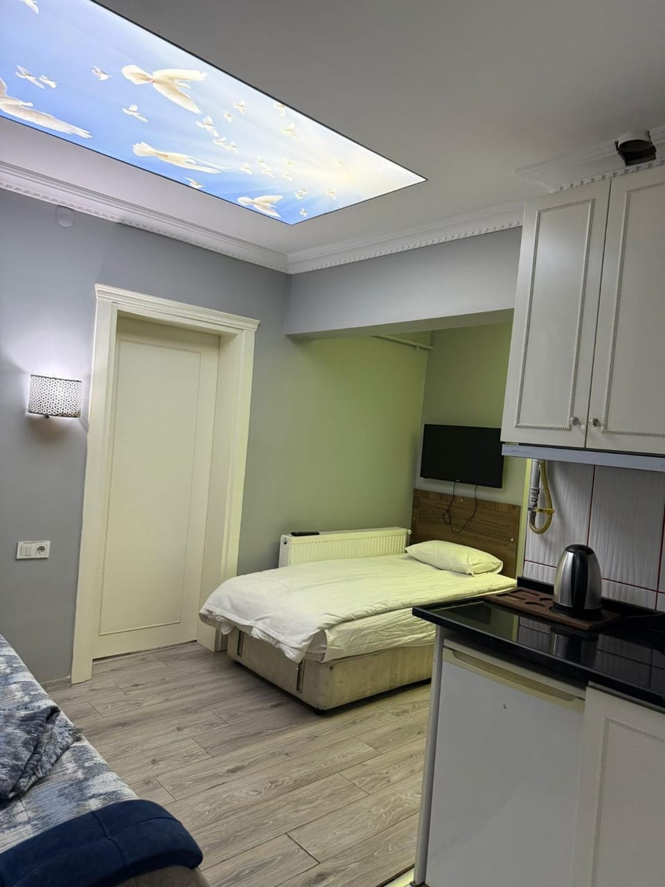 Kitchen or kitchenette, Living room, Photo of the whole room, Seating area, Bedroom