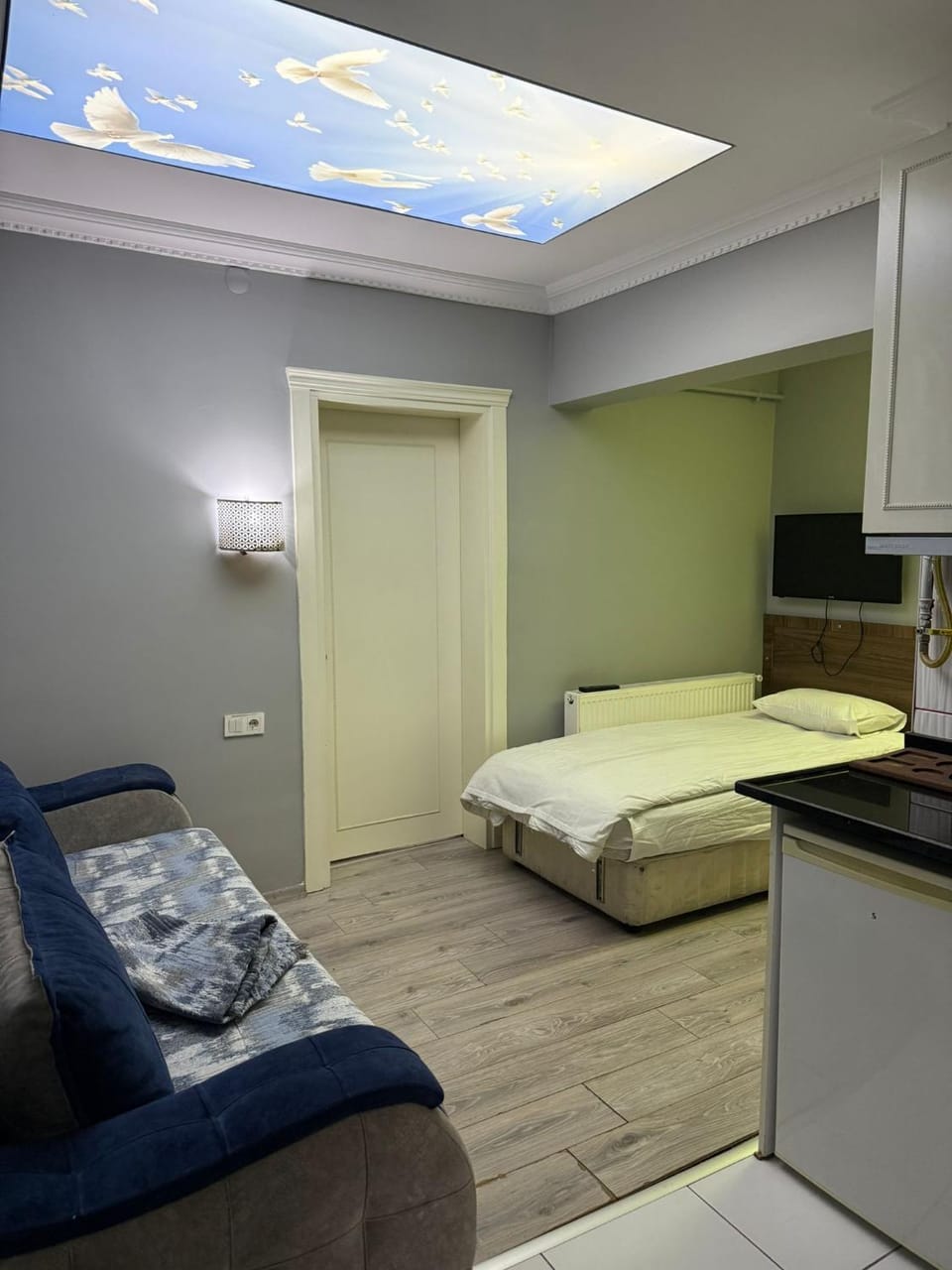 Bed, TV and multimedia, Kitchen or kitchenette, Living room, Seating area, minibar