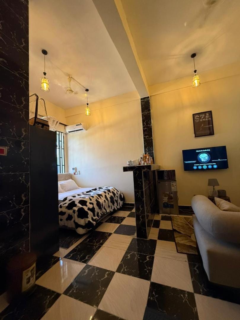 Seating area, Bedroom