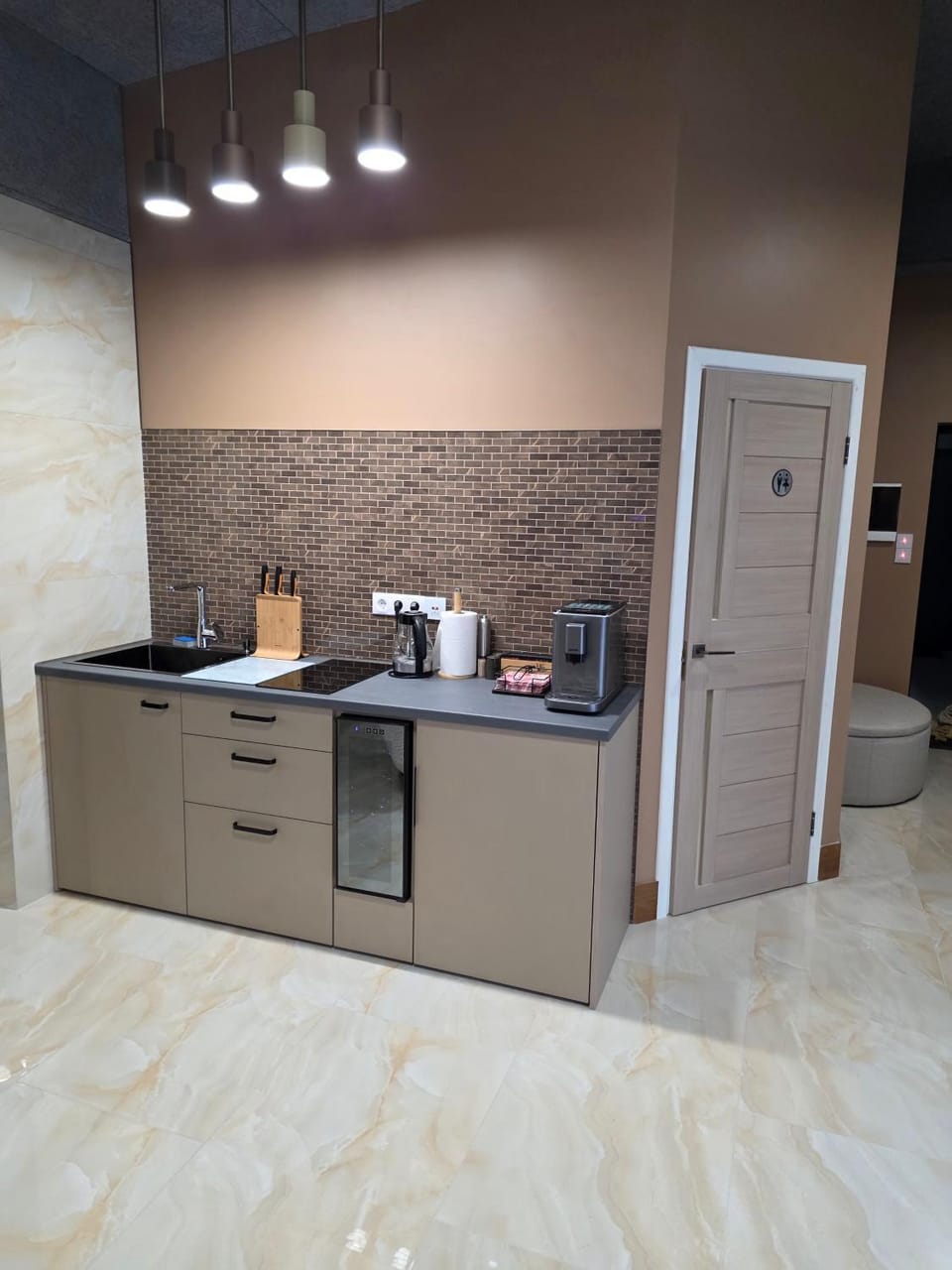 Coffee/tea facilities, Kitchen or kitchenette, minibar, pet friendly, stove, toaster