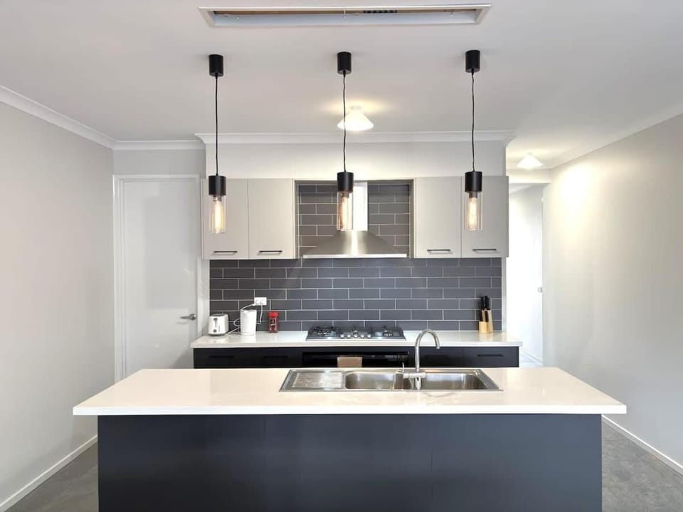 Ideal Family Home Near Parks & Donny with Garage House in Melbourne