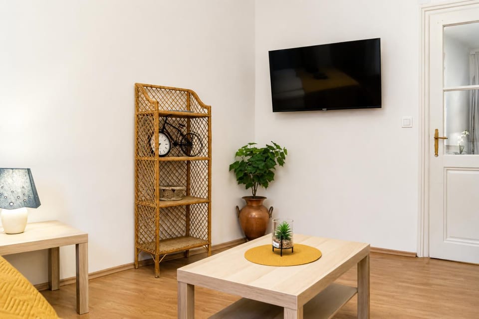 TV and multimedia, Seating area