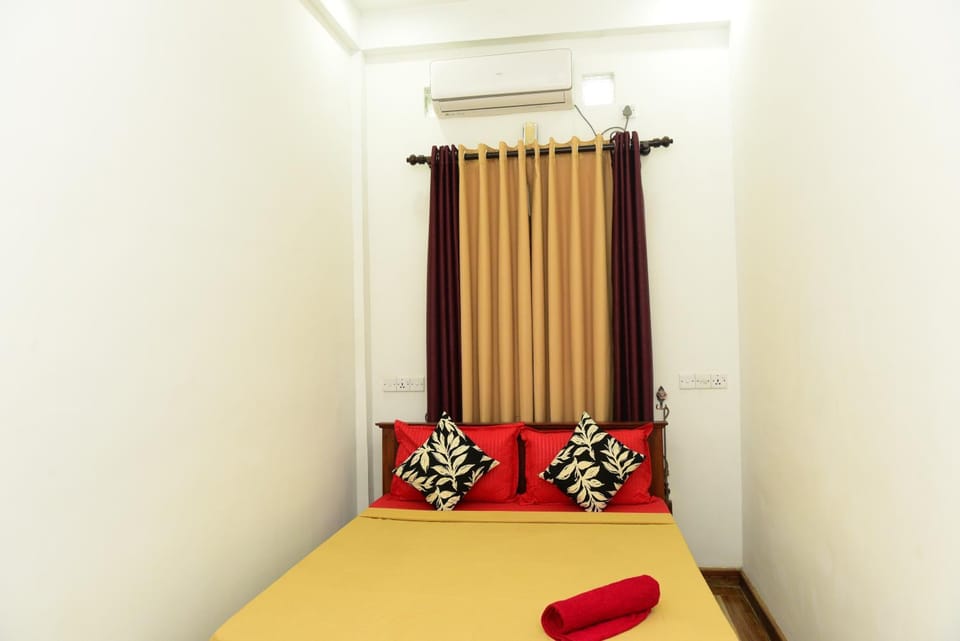 Bed, Photo of the whole room, Bedroom, air conditioner