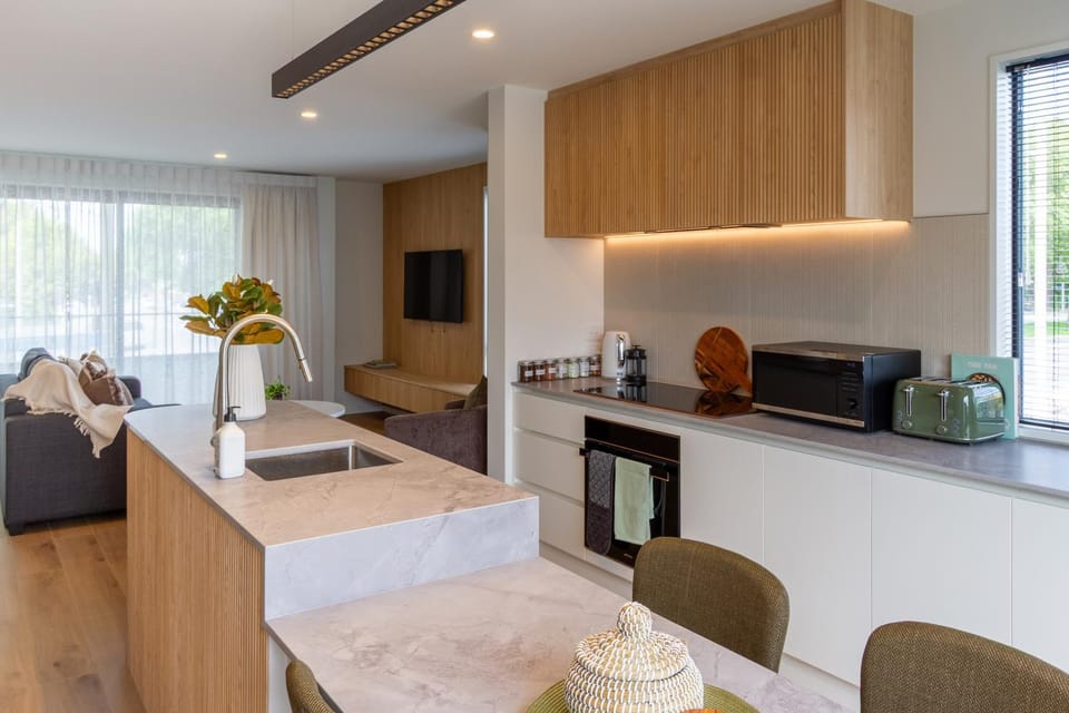 Kitchen or kitchenette, Dining area, stove