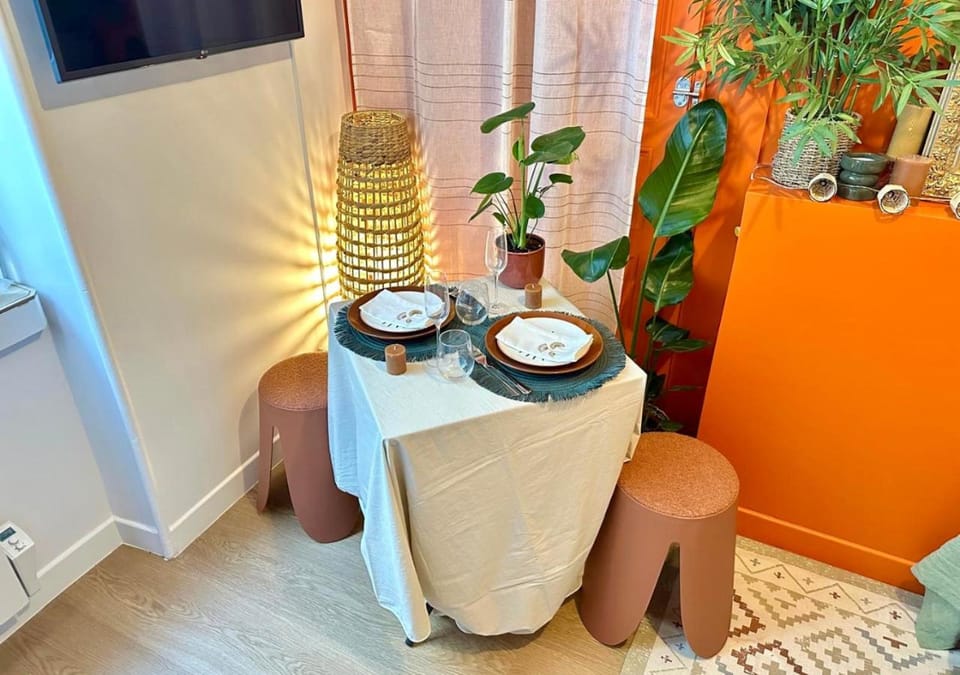 Decorative detail, Dining area