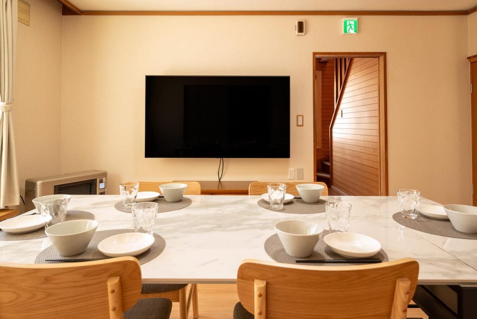 TV and multimedia, Living room, Dining area