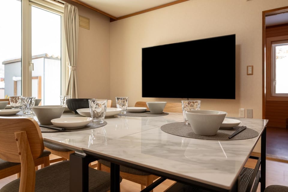 TV and multimedia, Living room, Dining area