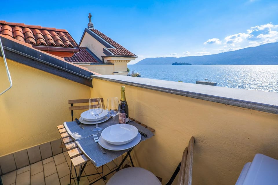 Balcony/Terrace, Lake view, Mountain view