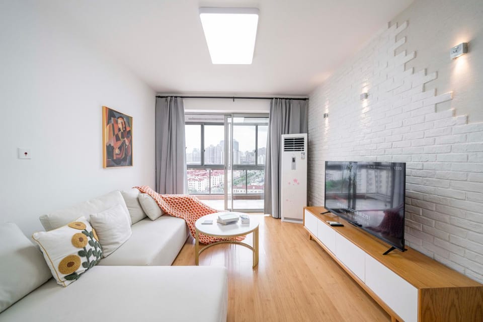 Tyms 2BR APT Riverside Garden Apartment in Shanghai