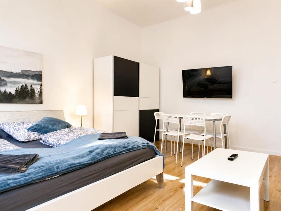 Bed, Seating area, Dining area, Bedroom