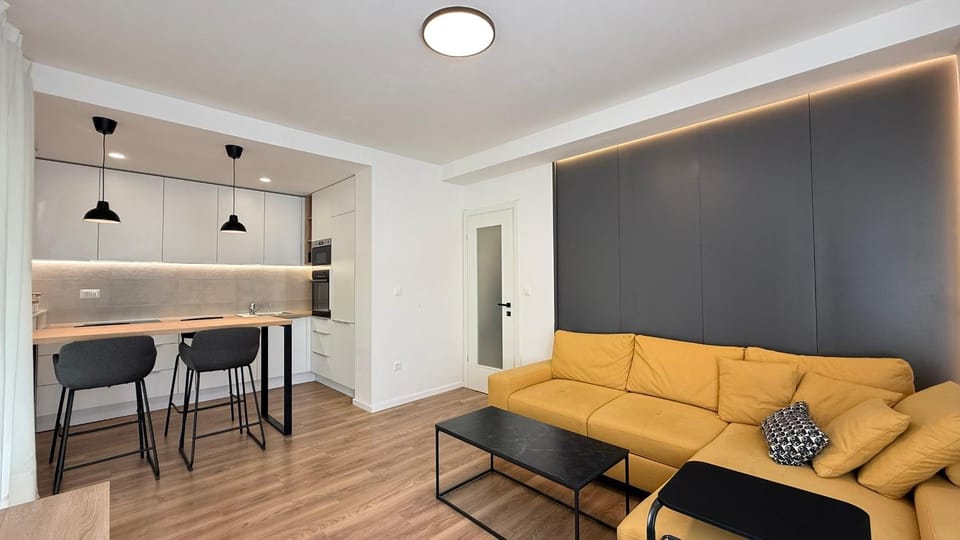 Kitchen or kitchenette, Living room, Seating area, Dining area