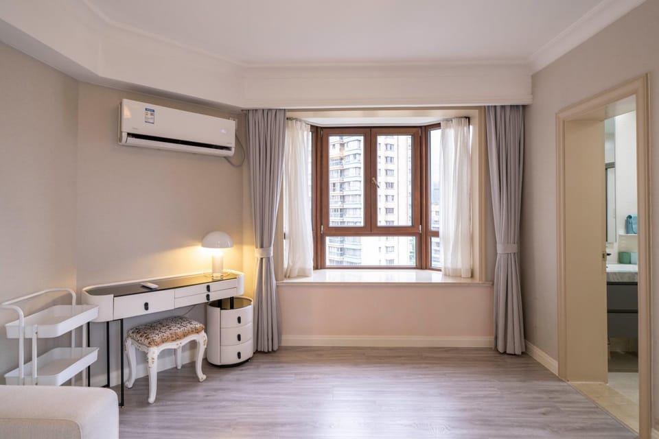 Tyms Stylish 1BR APT Gubei Garden Apartment in Shanghai