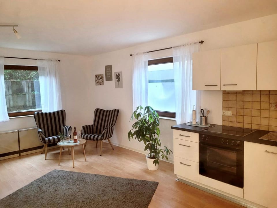 Kitchen or kitchenette, Seating area