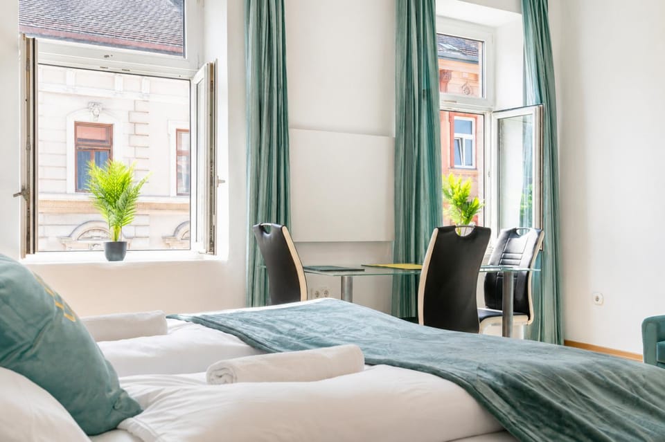 Bed, Seating area, Bedroom