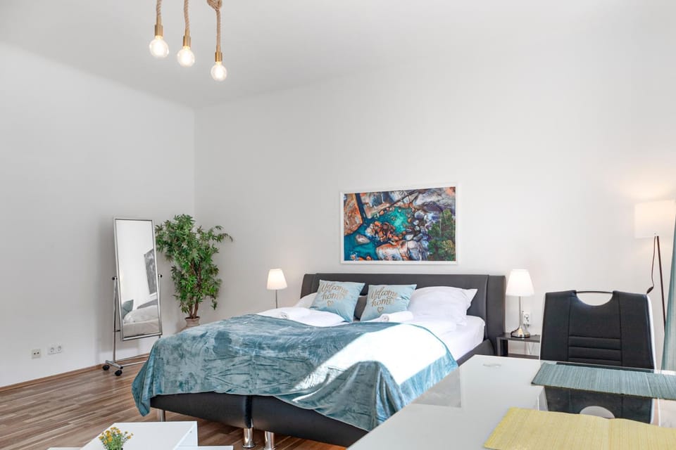 Bed, Seating area, Bedroom