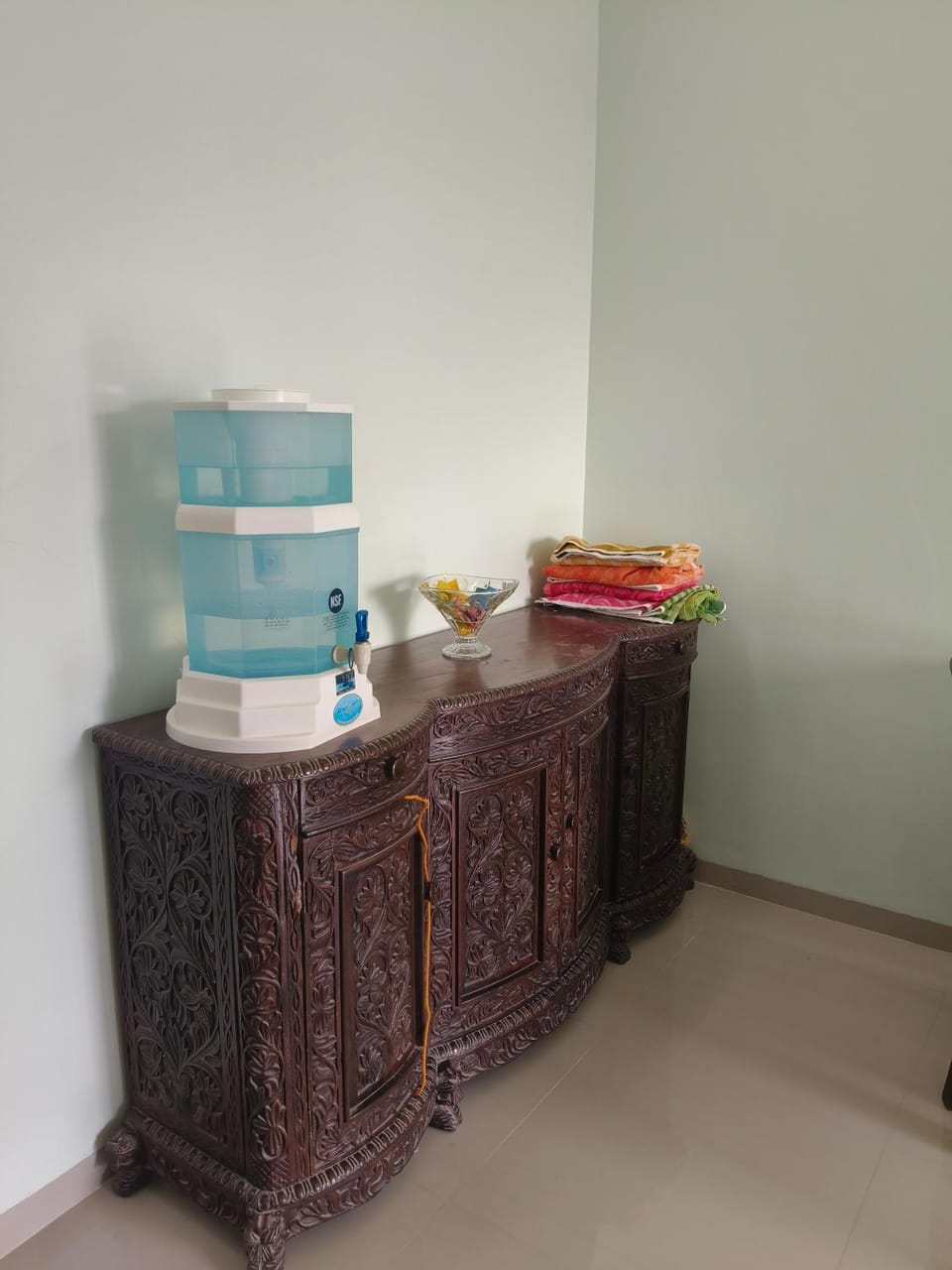 1 big furnished studio apartment with a pantry including fridge, utensils, gas stove and a washing machine with attached bathroom that can accommodate minimum 4 people Apartment in Maharashtra