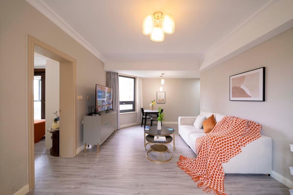 Tyms Modern 1BR APT Gubei International Garden Apartment in Shanghai