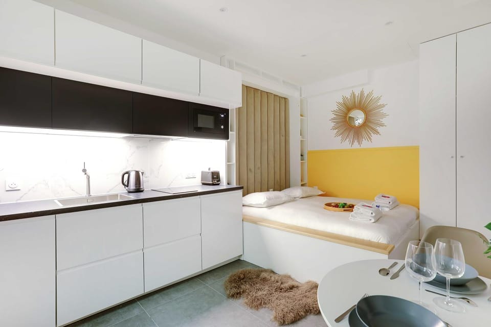 Bed, Kitchen or kitchenette