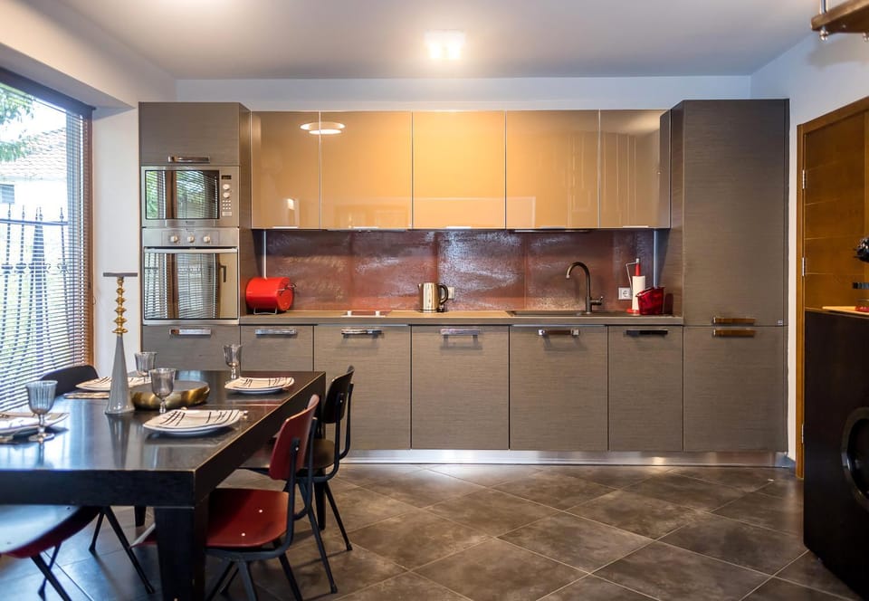 Kitchen or kitchenette, Dining area, dishwasher, oven, stove
