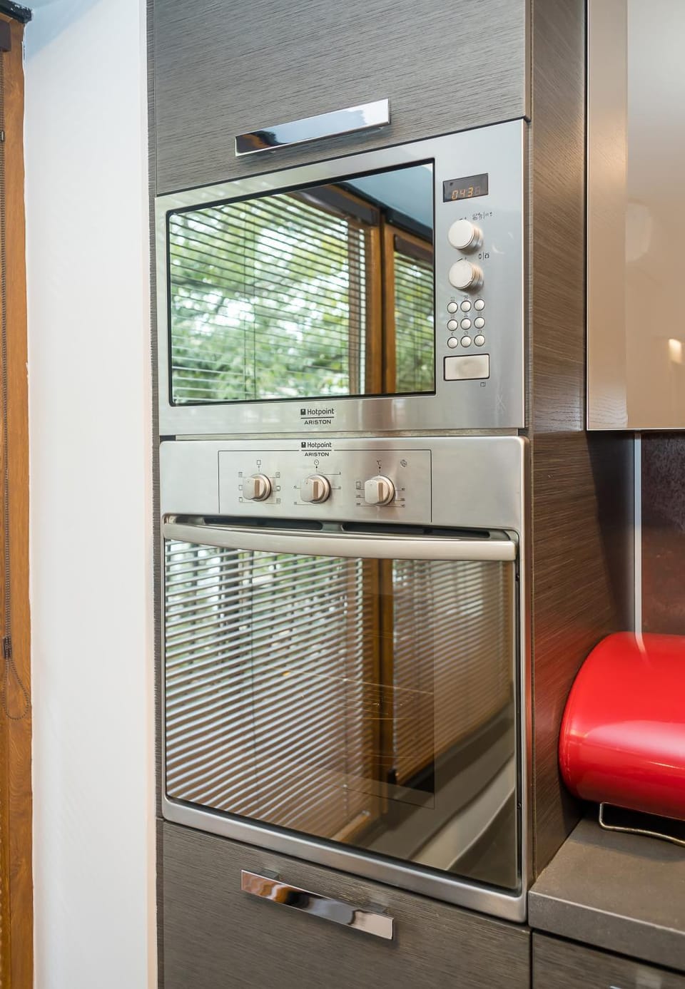 Kitchen or kitchenette, oven