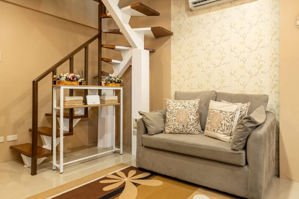 Living room, Seating area, air conditioner