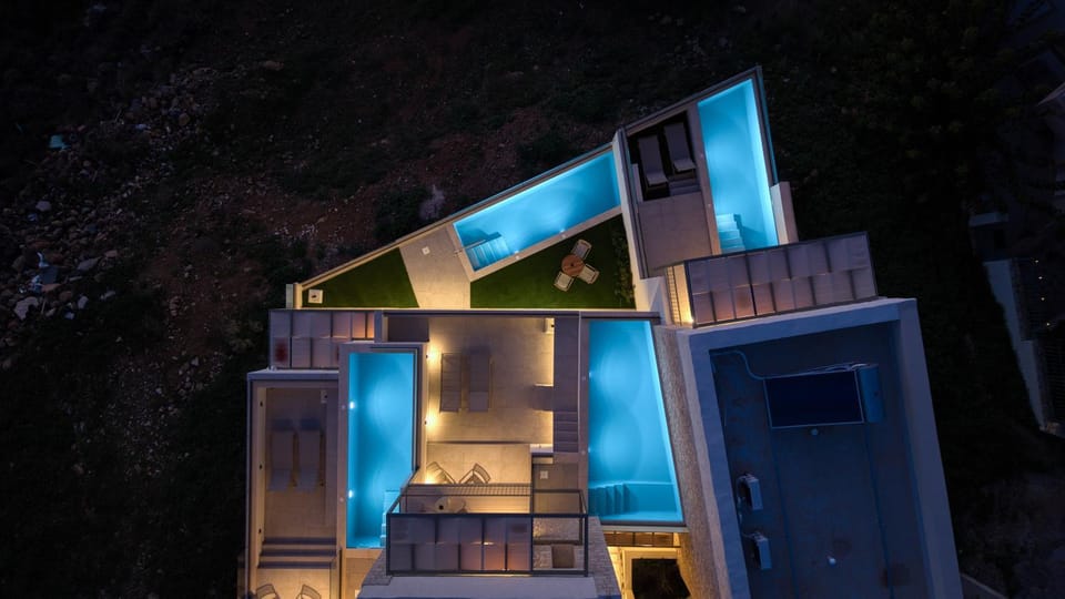 Property building, Swimming pool