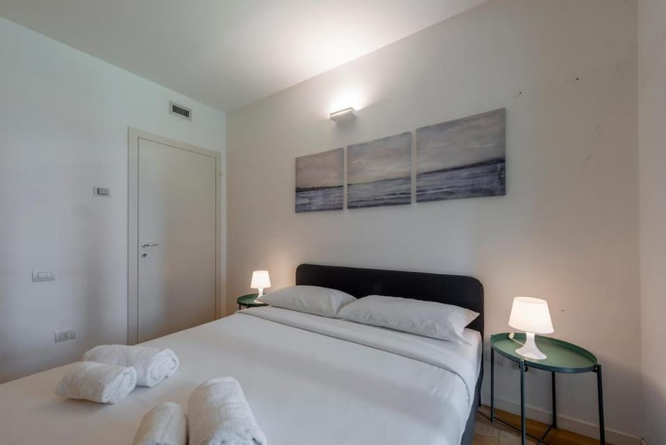 Bed, Photo of the whole room, Bedroom, towels, wardrobe