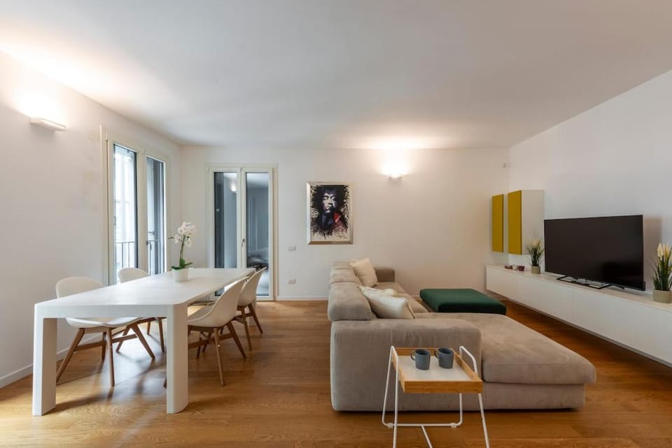 TV and multimedia, Living room, Dining area